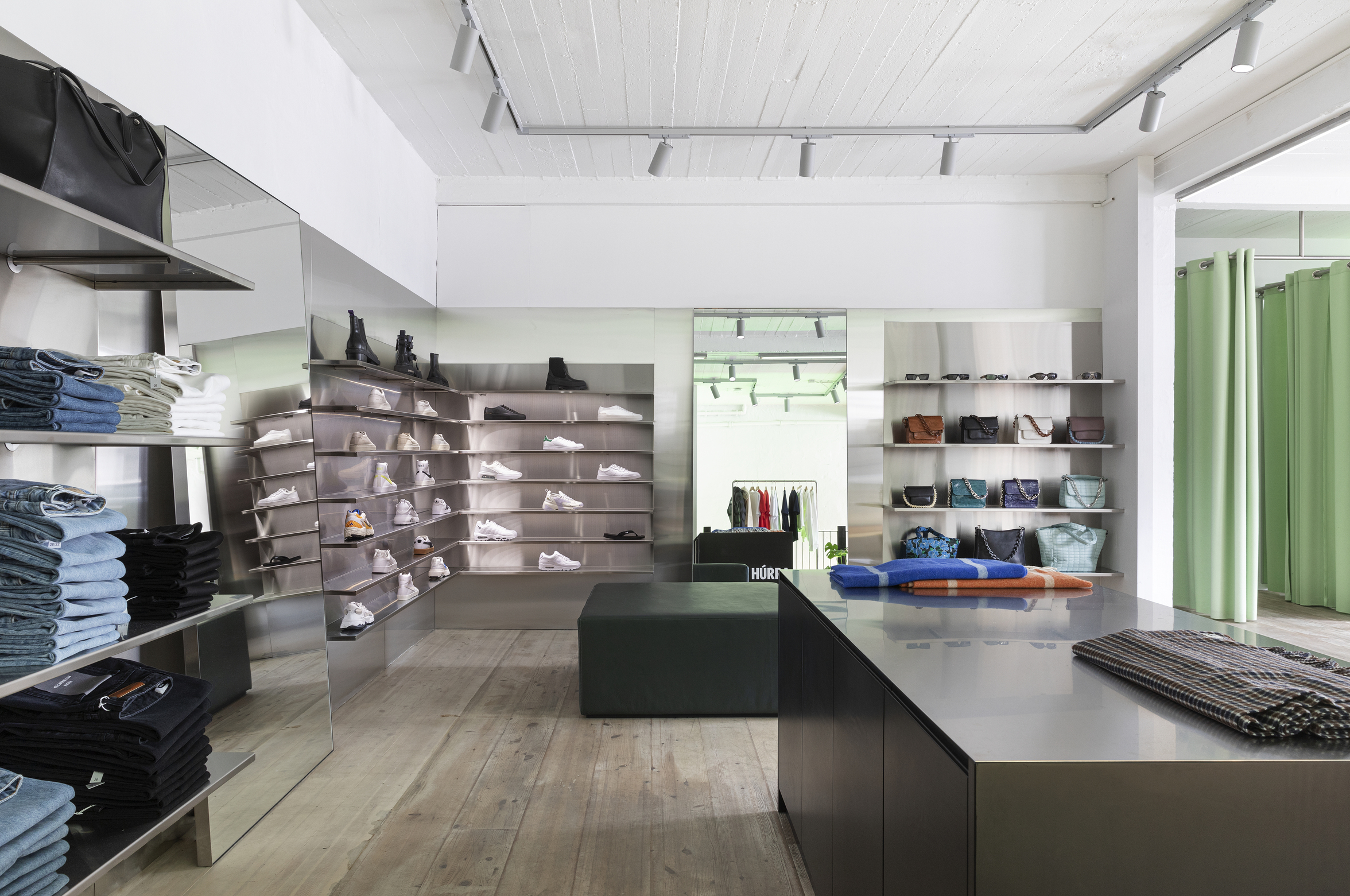 Húrra closing image 3